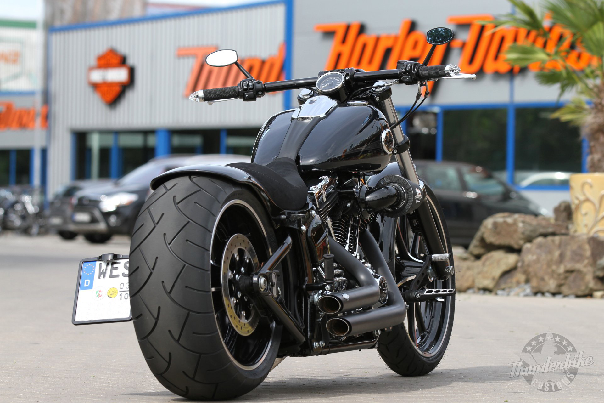 Harley-Davidson-Softail-Breakout-Thunderbike-12.jpg