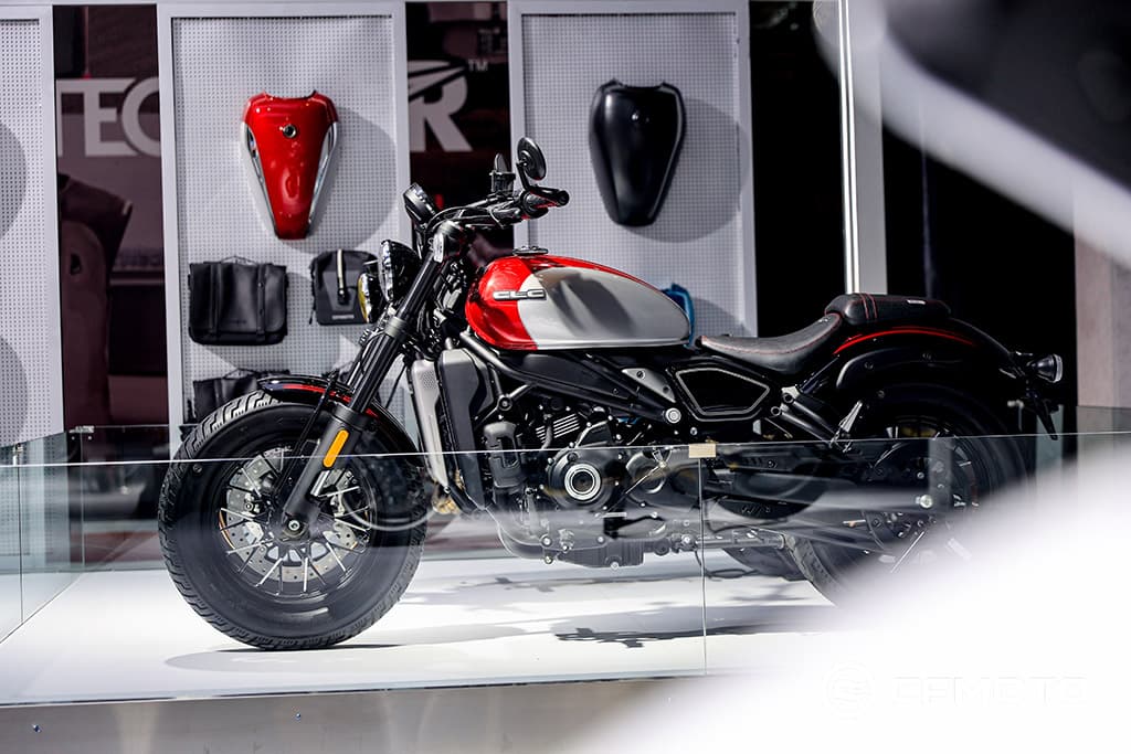 Der CFMoto 450CL-C Cruiser auf dem Vormarsch