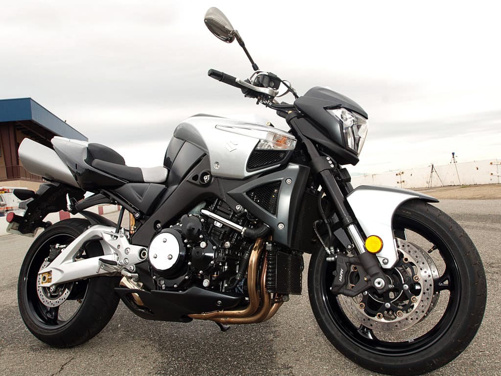 Suzuki B-King vs Yamaha Vmax