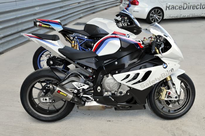 BMW S1000RR Straßenversion in Jerez gesichtet