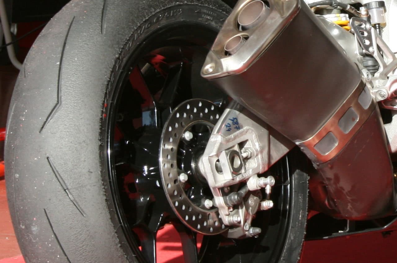 aprilia-rsv4-r-base-6
