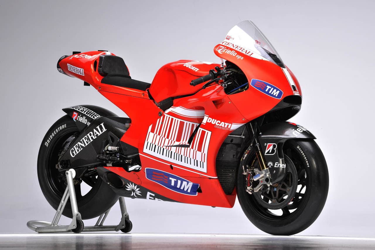 ducati-desmosedici-gp10-studio-1