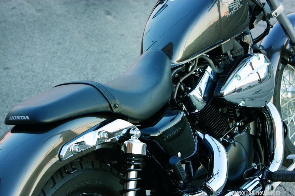 Honda-VT750S-2010-01