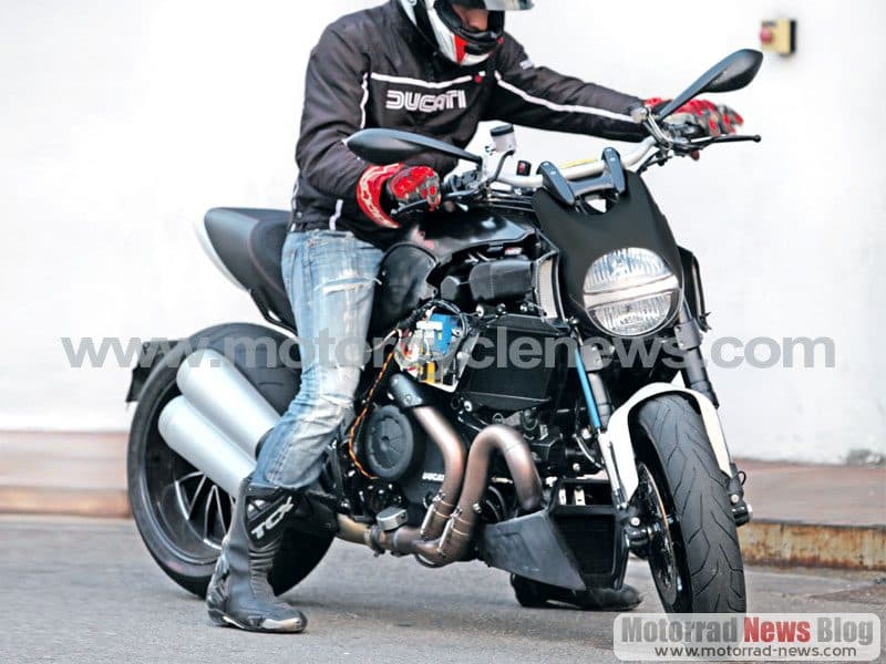 ducati-mega-monster-2011-1