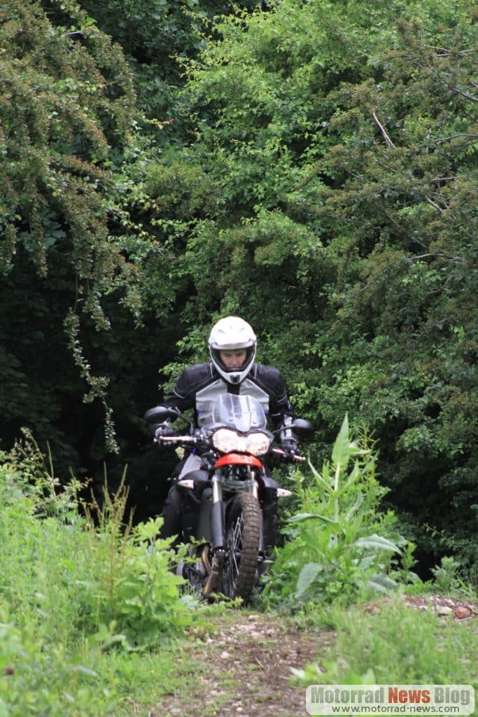 triumph-adventure-bike-2011-1