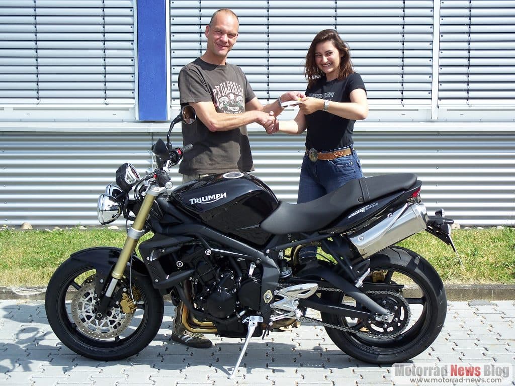 triumph-streettriple-1