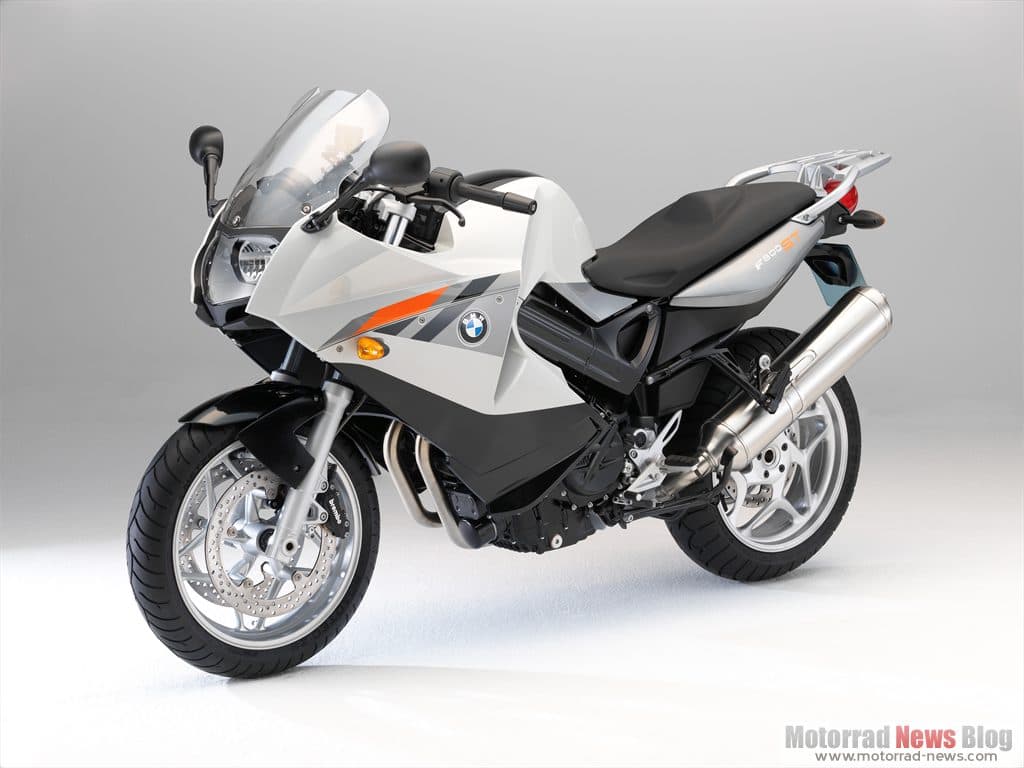 BMW F 800 ST und BMW K 1300 R: Neue Ausstattungspakete „Touring“ und „Dynamic“