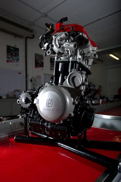 Husqvarna-900ccm-Motor-2012-2