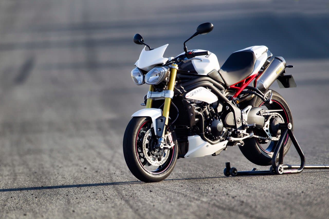 Triumph präsentiert 2012er Speed Triple R
