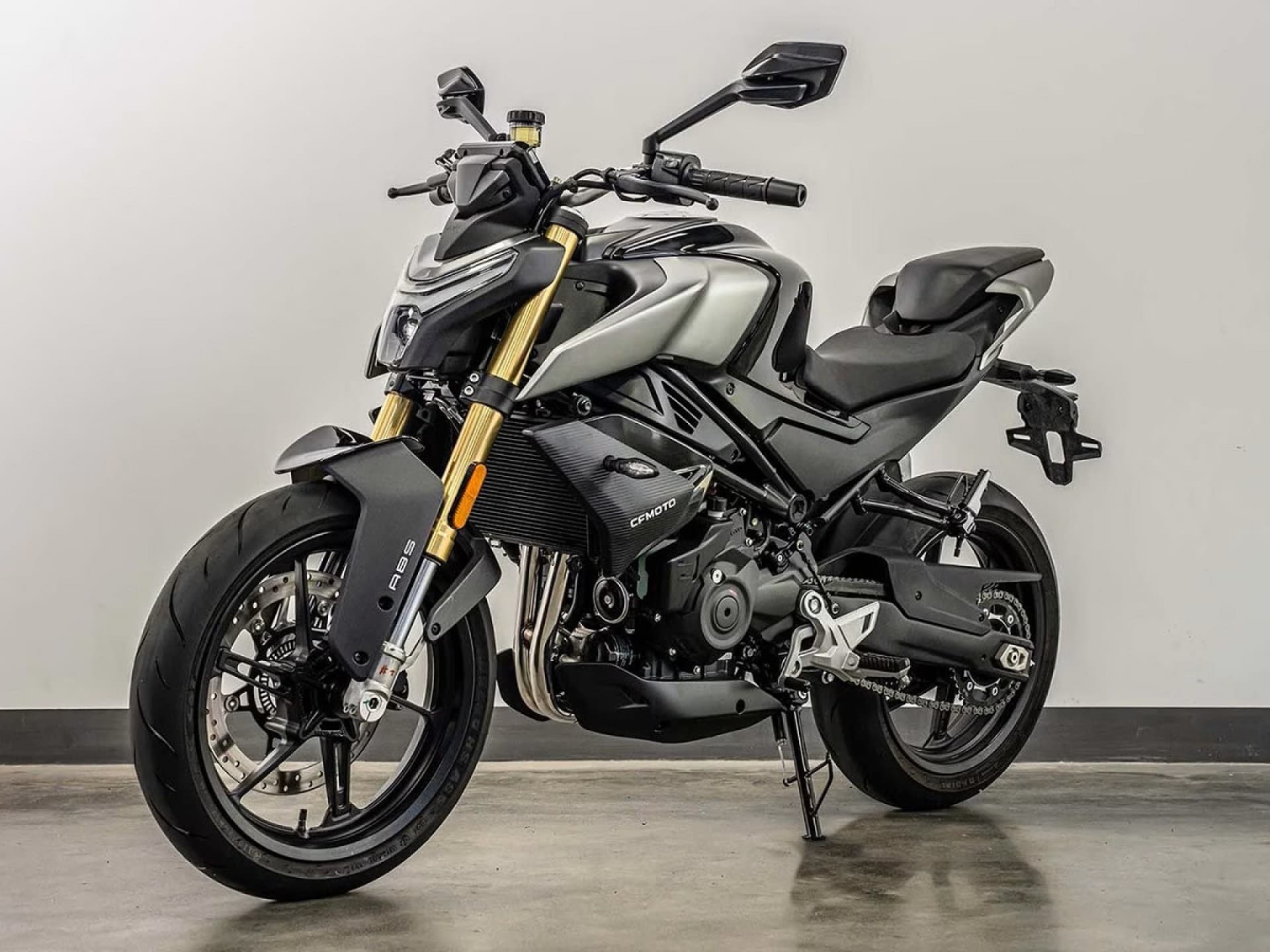 CF Moto 450NK