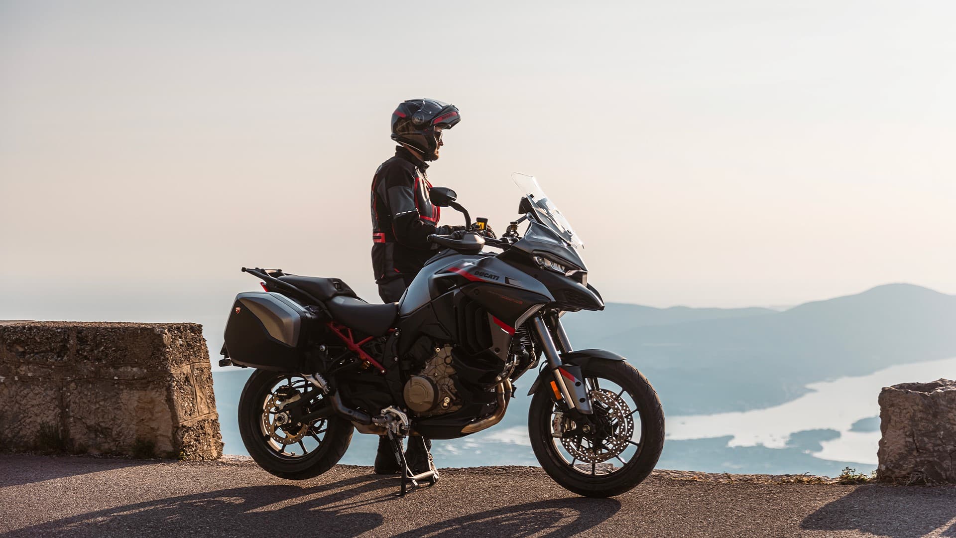 Ducati stellt die 2024 Multistrada V4 S Grand Tour vor