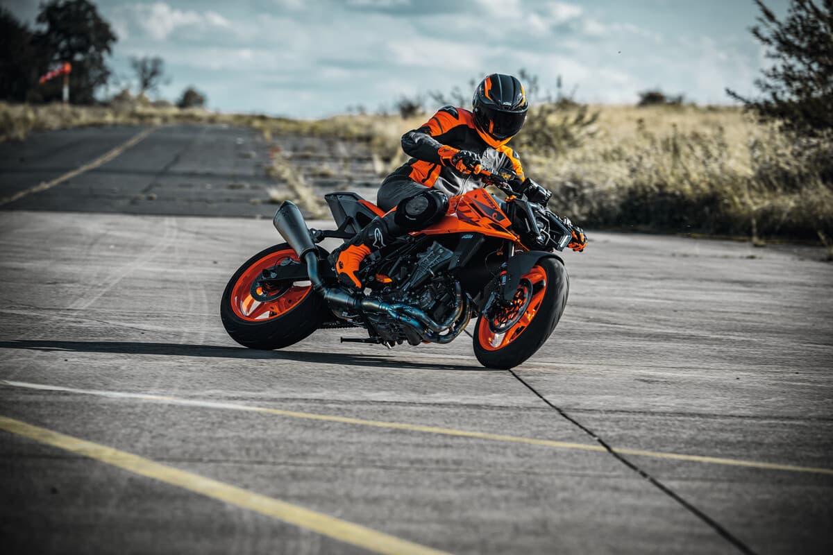 MY24 KTM 990 DUKE(1)