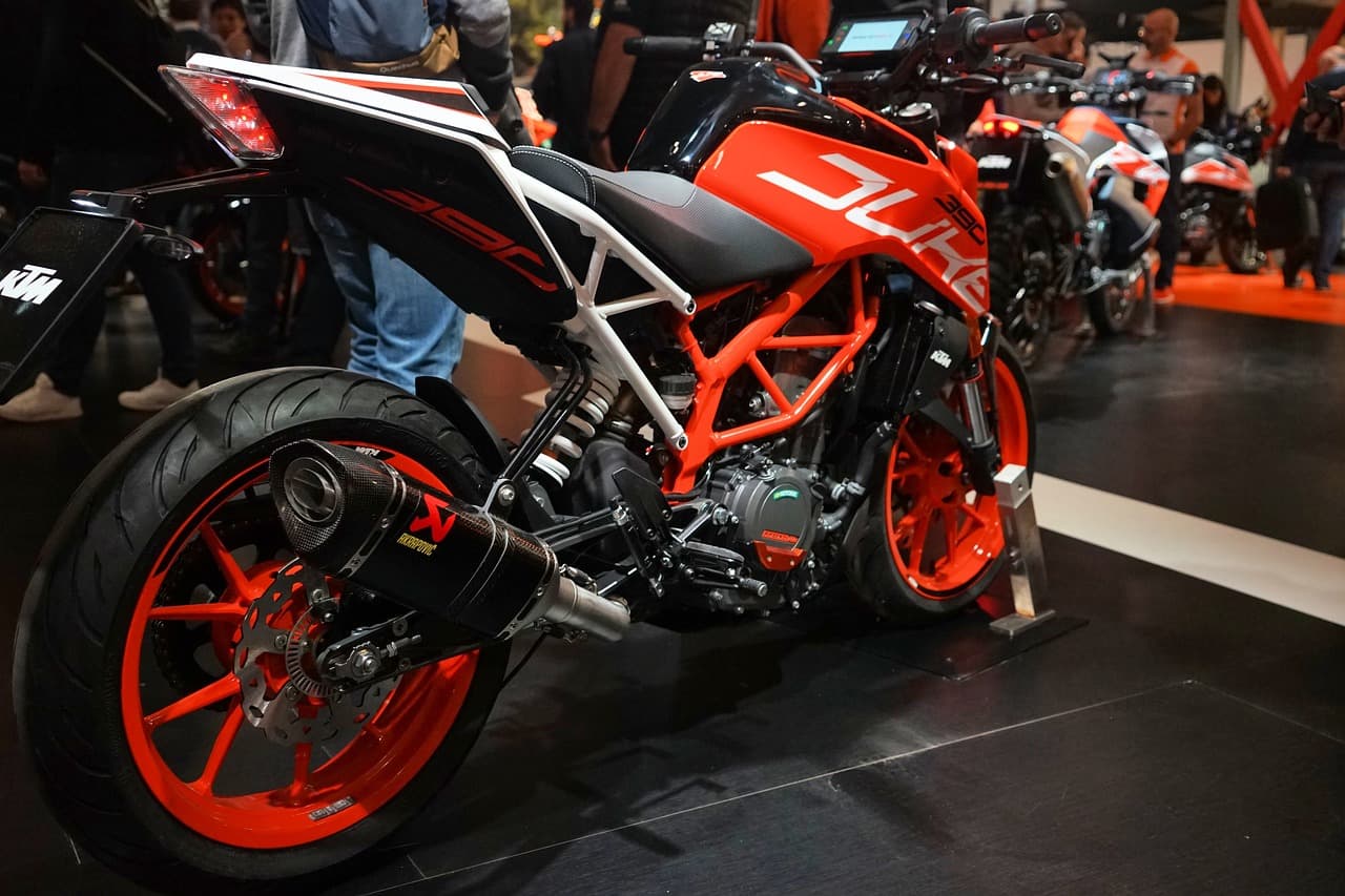 motorcycle-4638499_1280