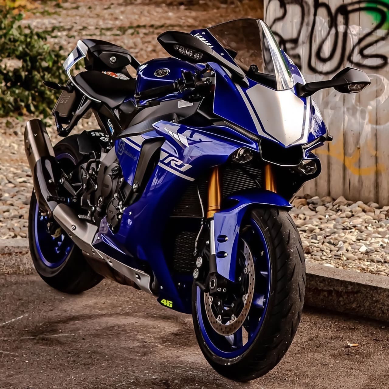 yamaha-r1-6190257_1280