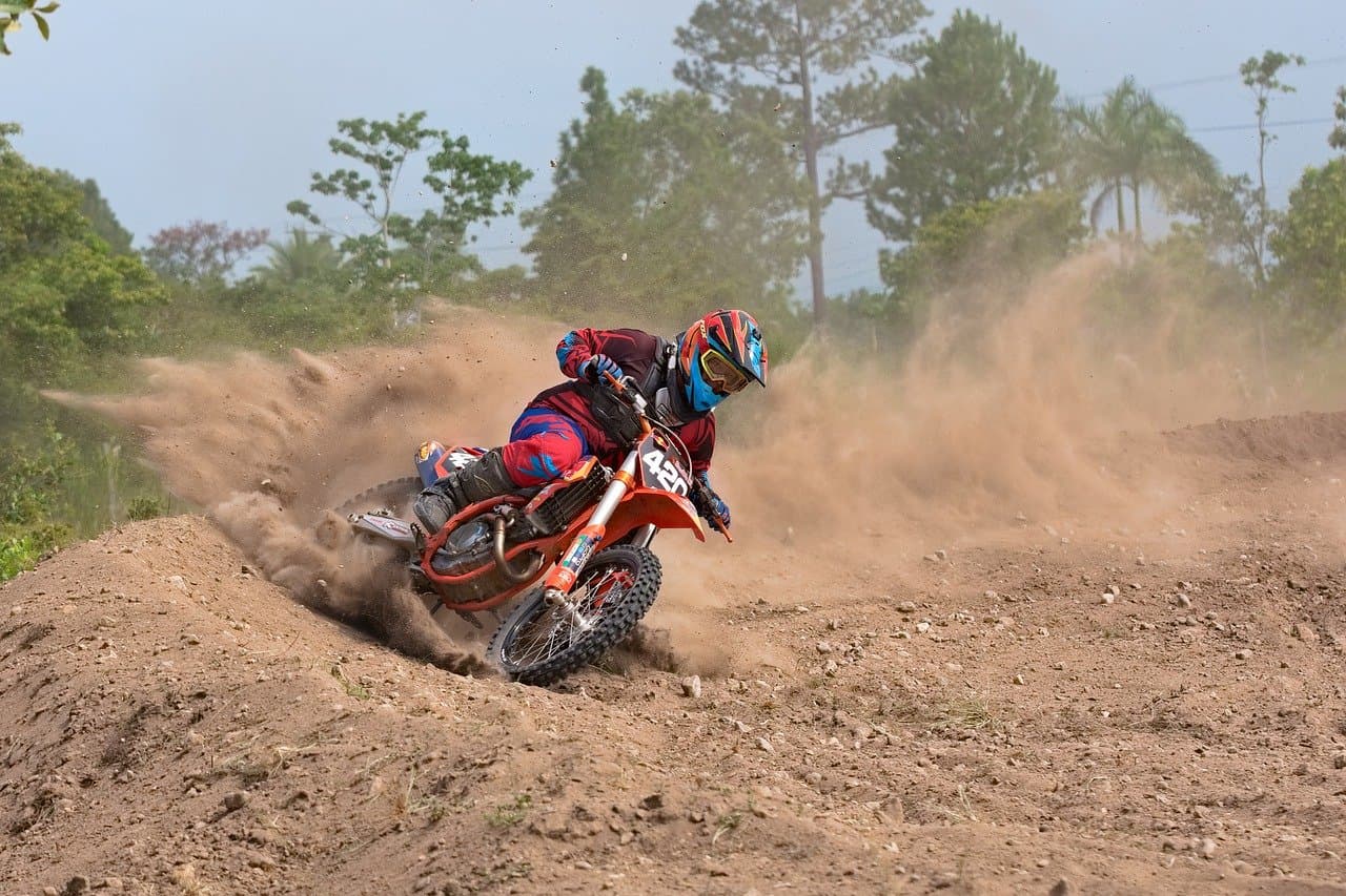 motorcycle-7690696_1280