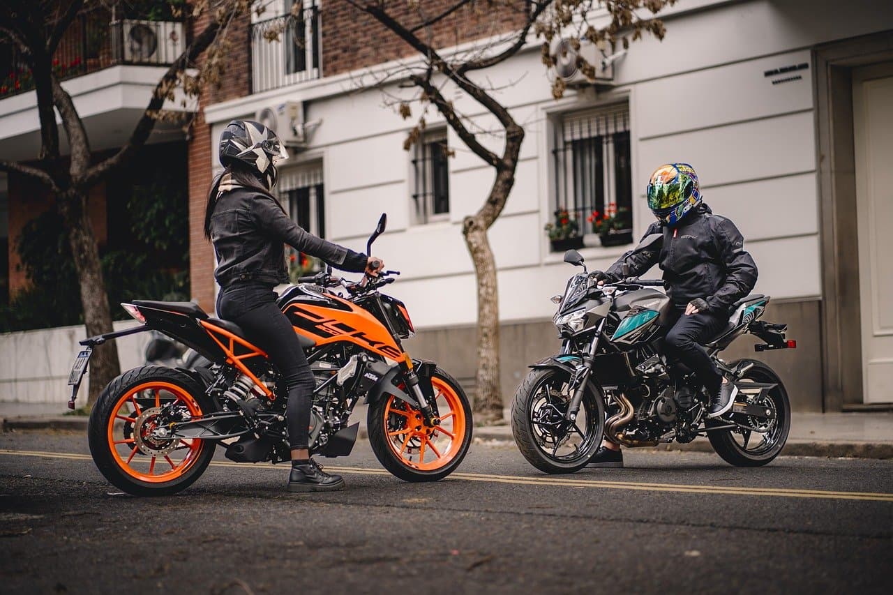 motorcycles-8227939_1280