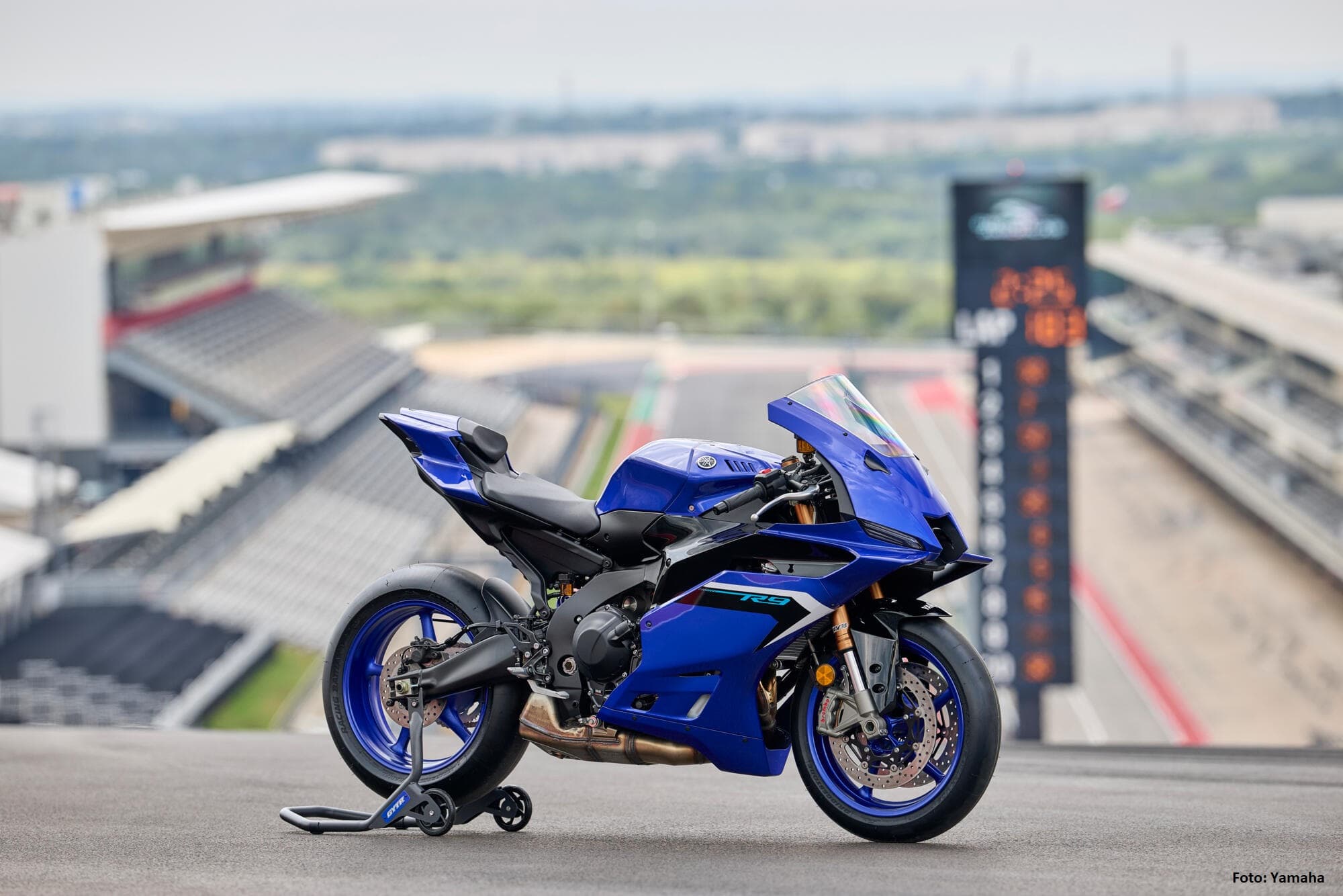 2025-Yamaha-YZF900R9 4