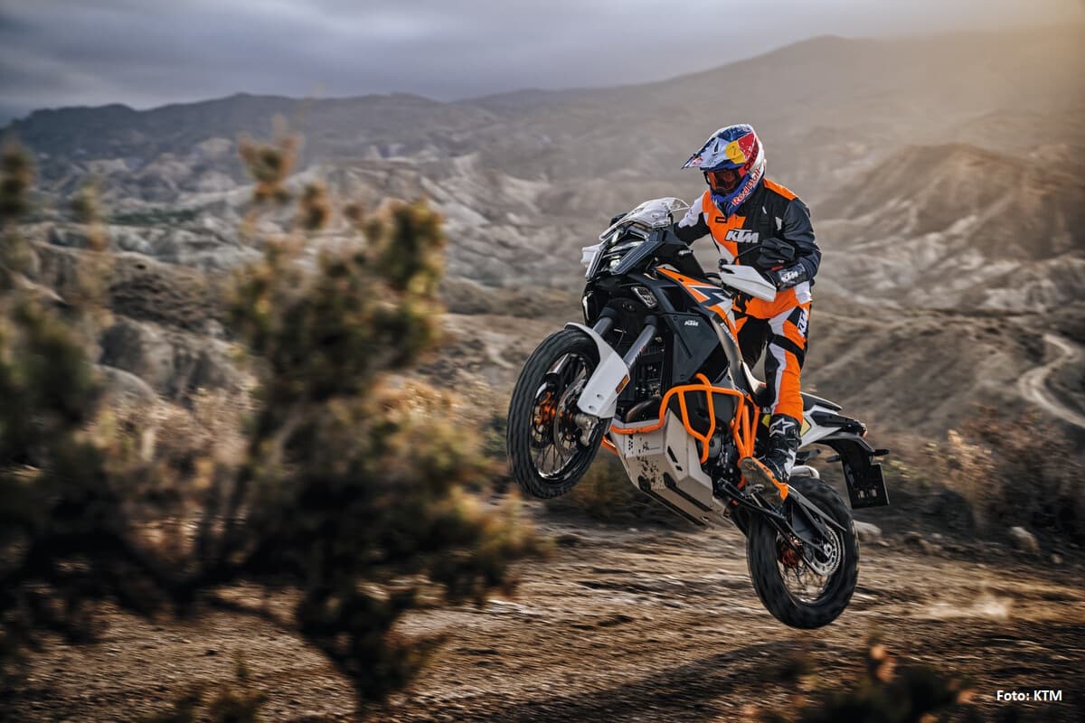 2025 KTM 1390 SUPER ADVENTURE R(3)