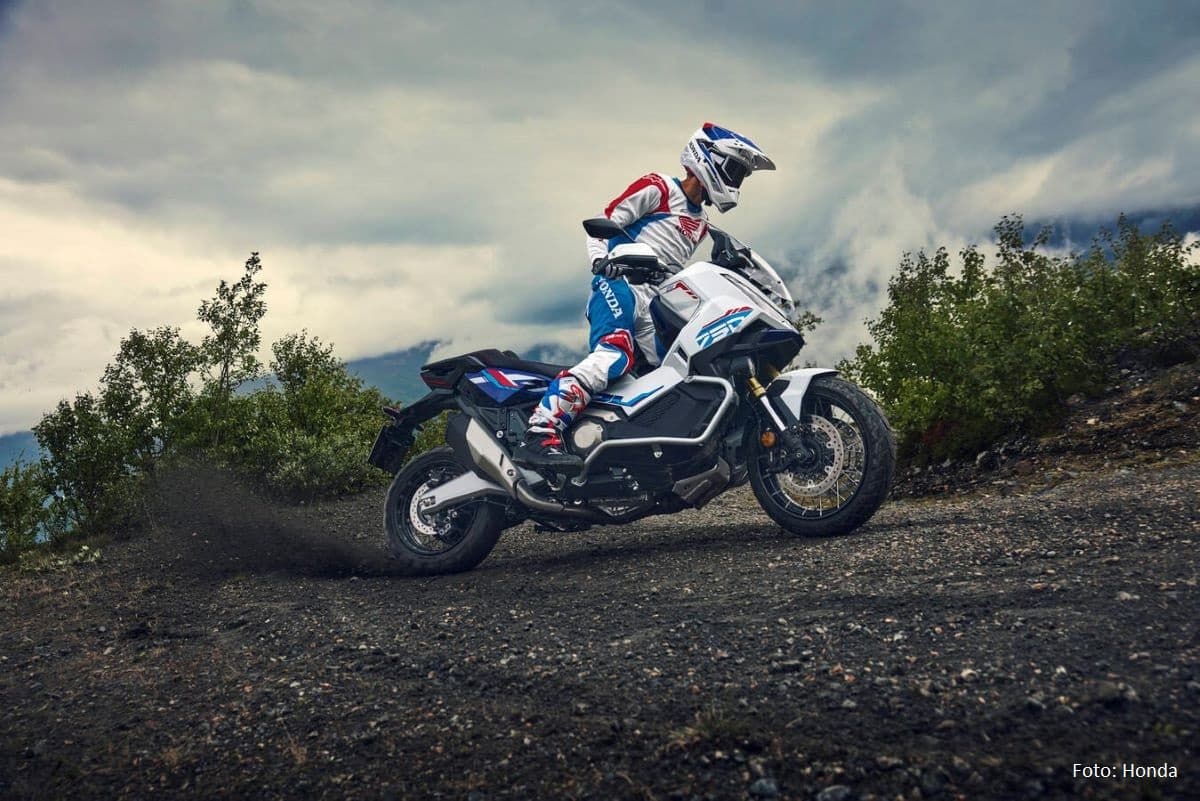 541366_26YM_HONDA_X-ADV
