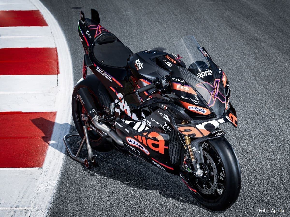 RSV4-X-GP-D-1920×1440-Wall-New-01