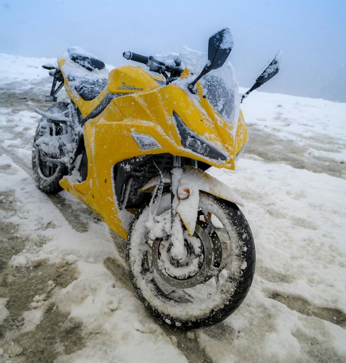 Motorrad im Winter draußen abstellen – was du wissen musst