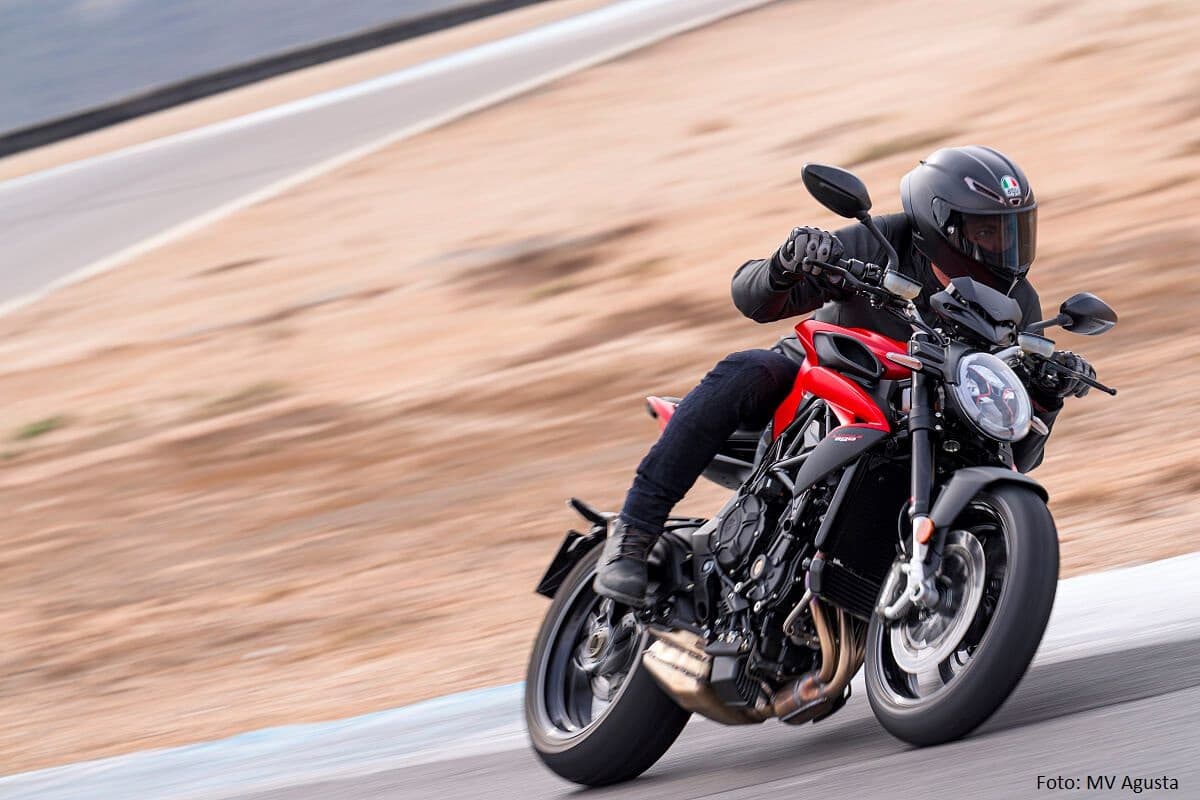 BRUTALE 800_ACTION (2) 1200×800