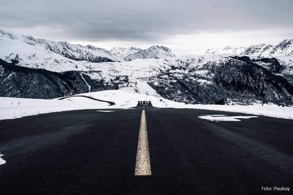 mountains-6562436_1280