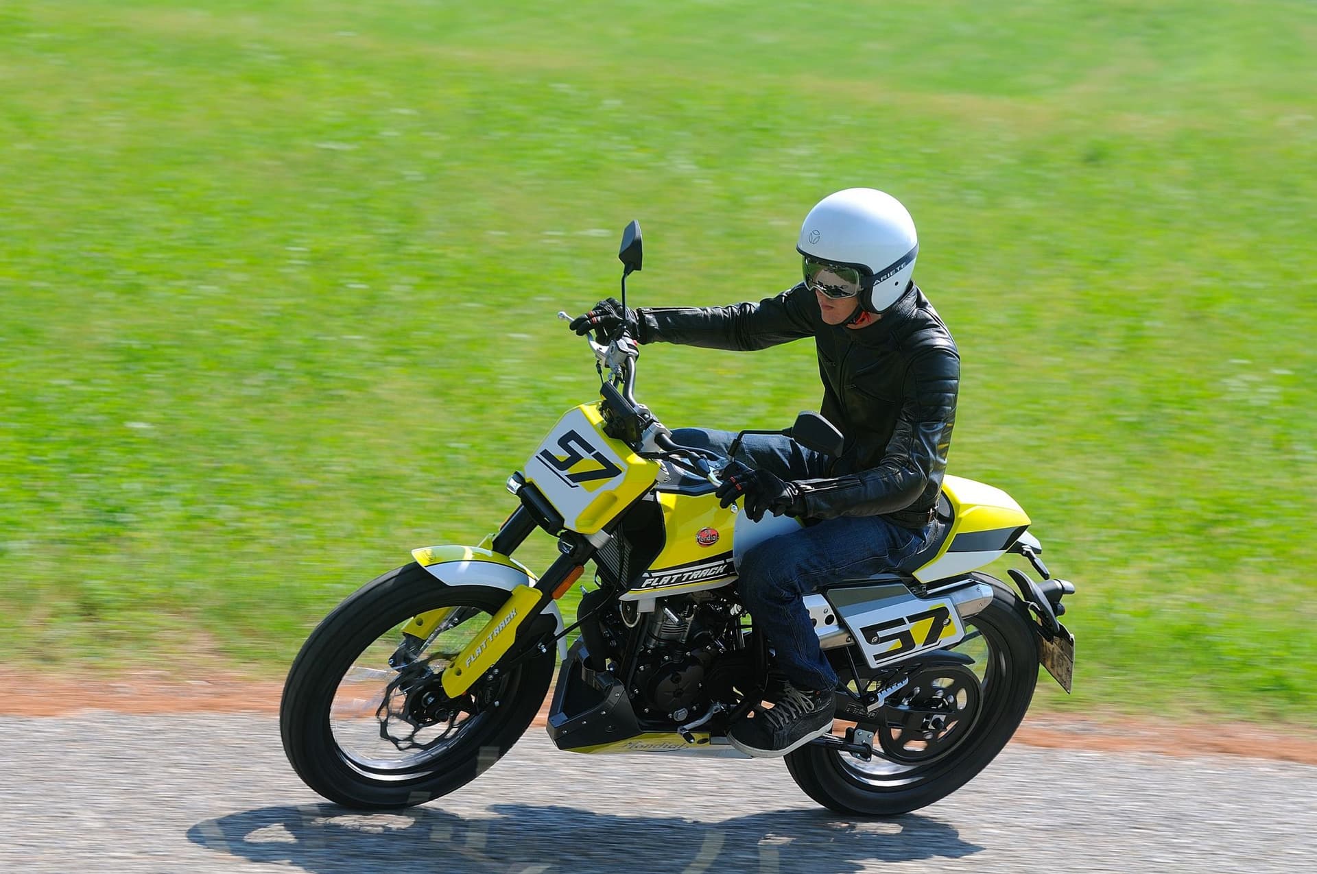 Mondial Flat Track 125i ABS 2021: Purer Motorradspaß