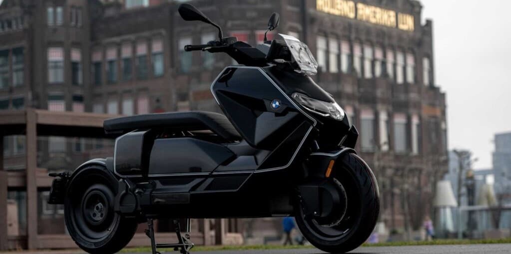 BMW kreiert den CE-04 zum 100-jährigen Jubiläum