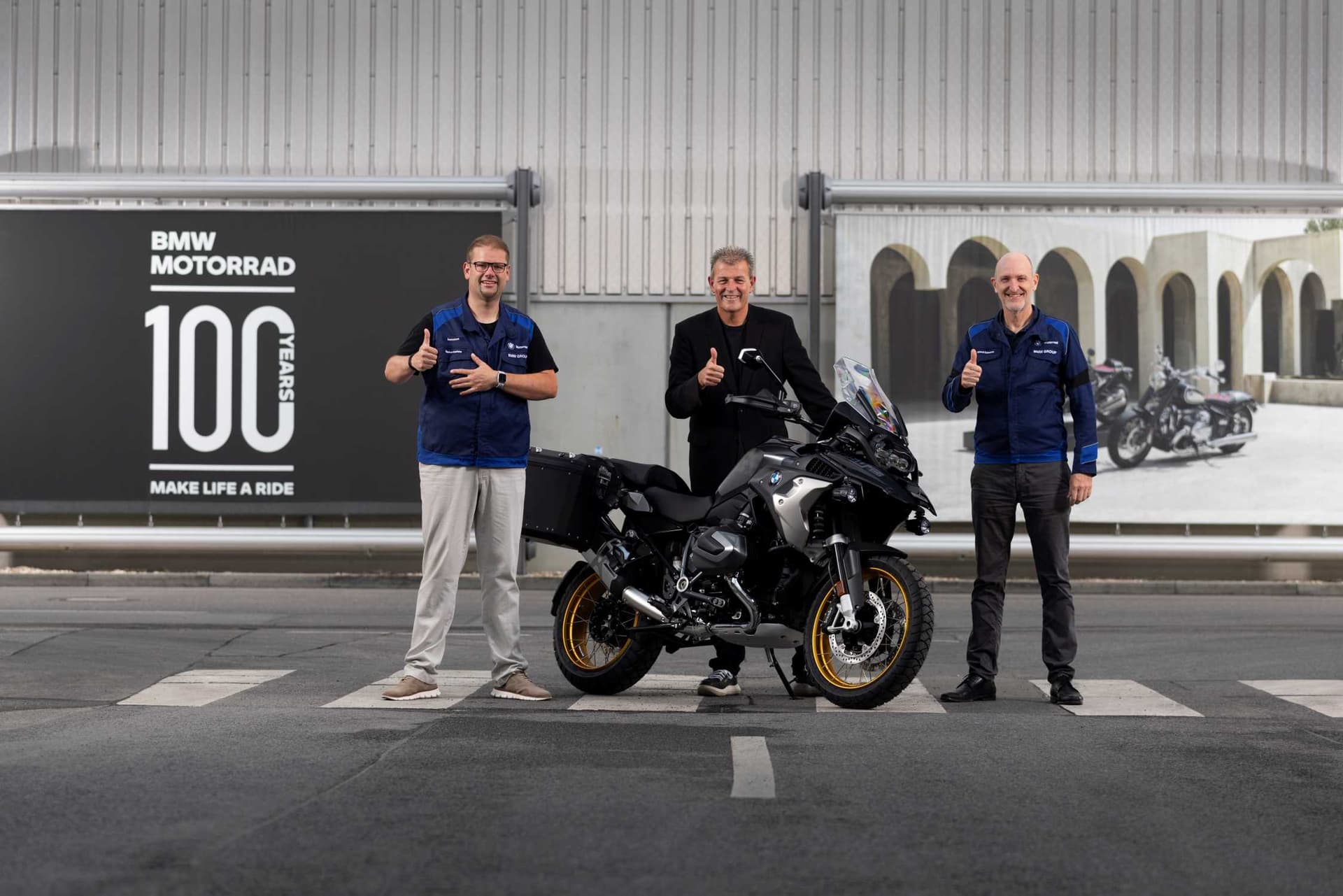 BMW feiert die Herstellung des millionsten GS-Motorrads und gibt das Enthüllungsdatum der R 1300 GS bekannt