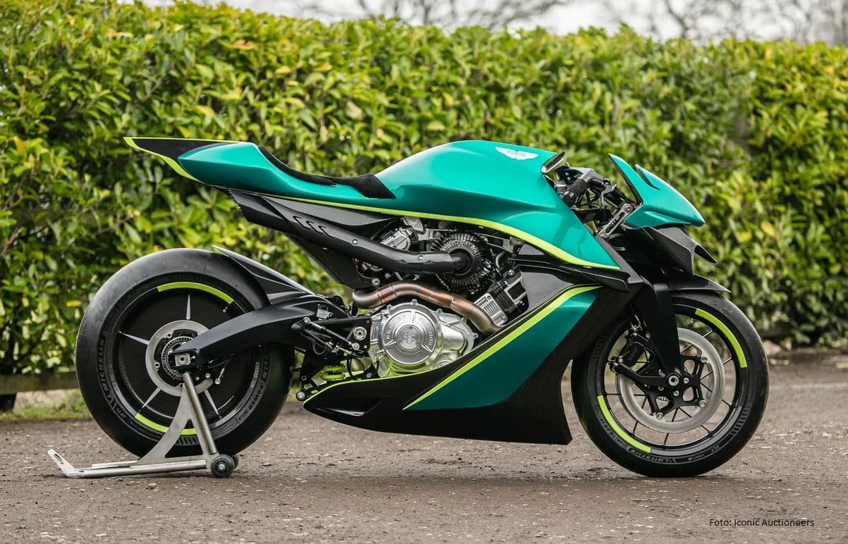 Aston Martin Brough Superior AMB 001 PRO: Exklusives Motorrad kommt unter den Hammer