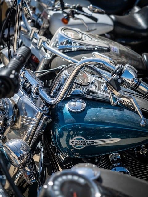 motorcycle-8719866_640