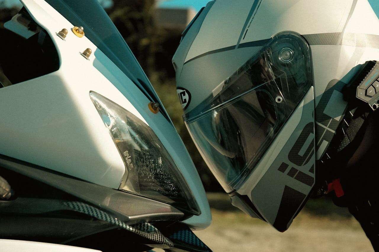 Motorradhelm reinigen: Schritt-für-Schritt-Anleitung in 10 Schritten
