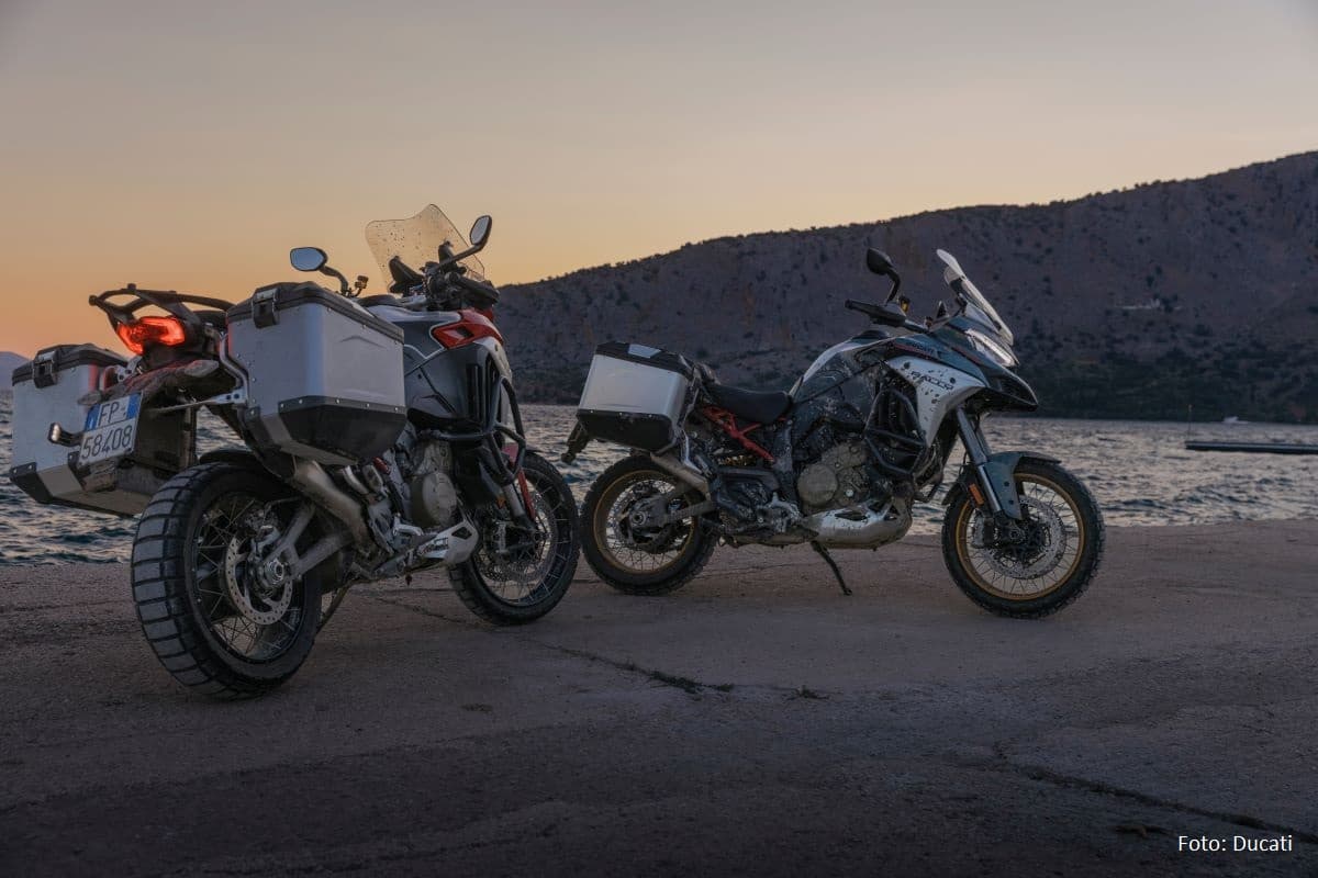07 – MY26_MULTISTRADA_V4_RALLY_STATICS_HERO _35__UC856471_High