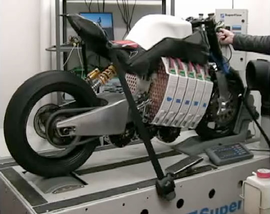 MotoCzysz E1pc: 0-193 km/h in 11 Sekunden 1 motoczysz-battery-test-0-200