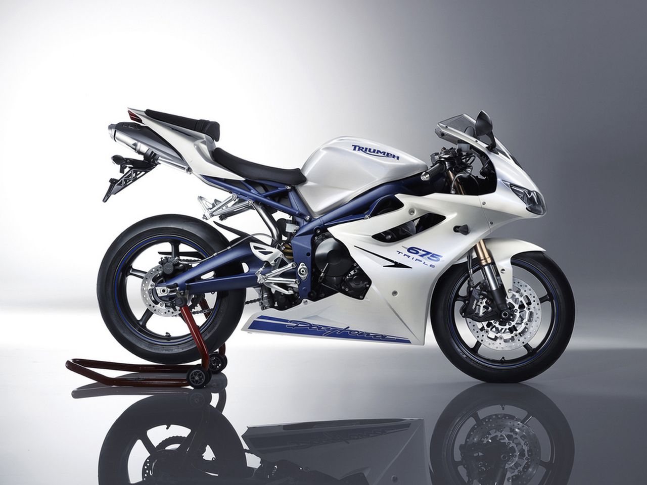 Triumph Daytona 675 SE Special Edition 2009 1 triumph_daytona_675_se_2009_01