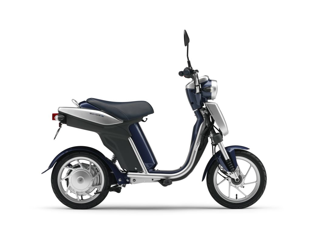 Yamaha Smart Power Lösungen EC-03 und EC-f/EC-fs 1 yamaha_ec-03_silver_eur_stu_0001