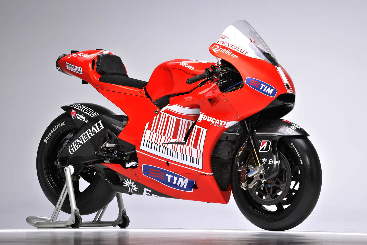 Ducati Desmosedici GP10 MotoGP Bike Präsentation 1 ducati-desmosedici-gp10-studio-1