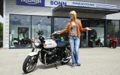 triumph-bonneville-girl