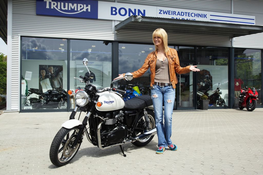 Triumph Einsteiger-Angebote bis Ende März 1 triumph-bonneville-girl