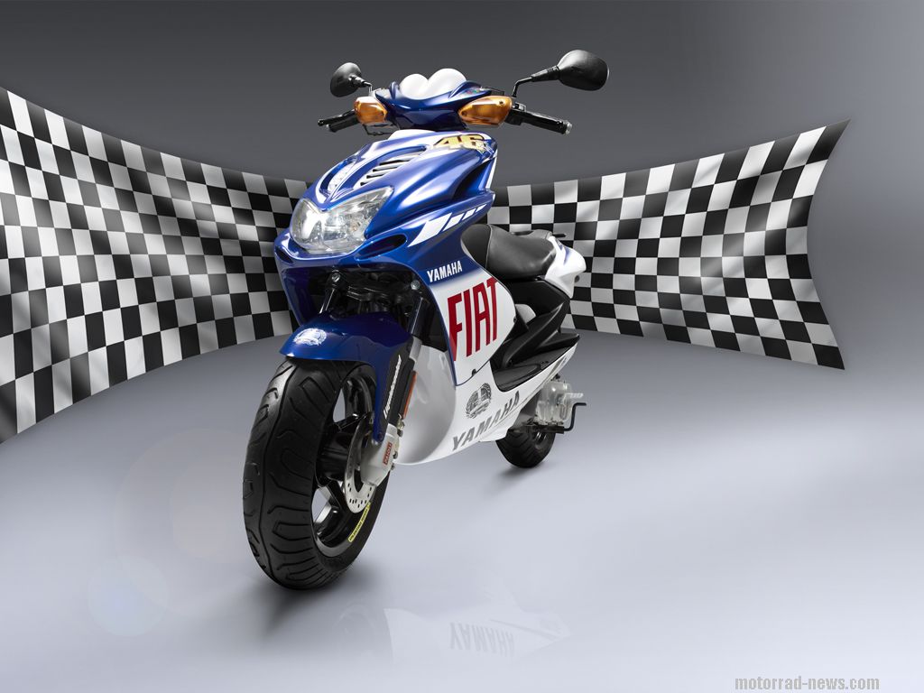 Yamaha AeroxR Valentino Rossi Race Replica 1 Yamaha-AeroxR-Race-Replica-2