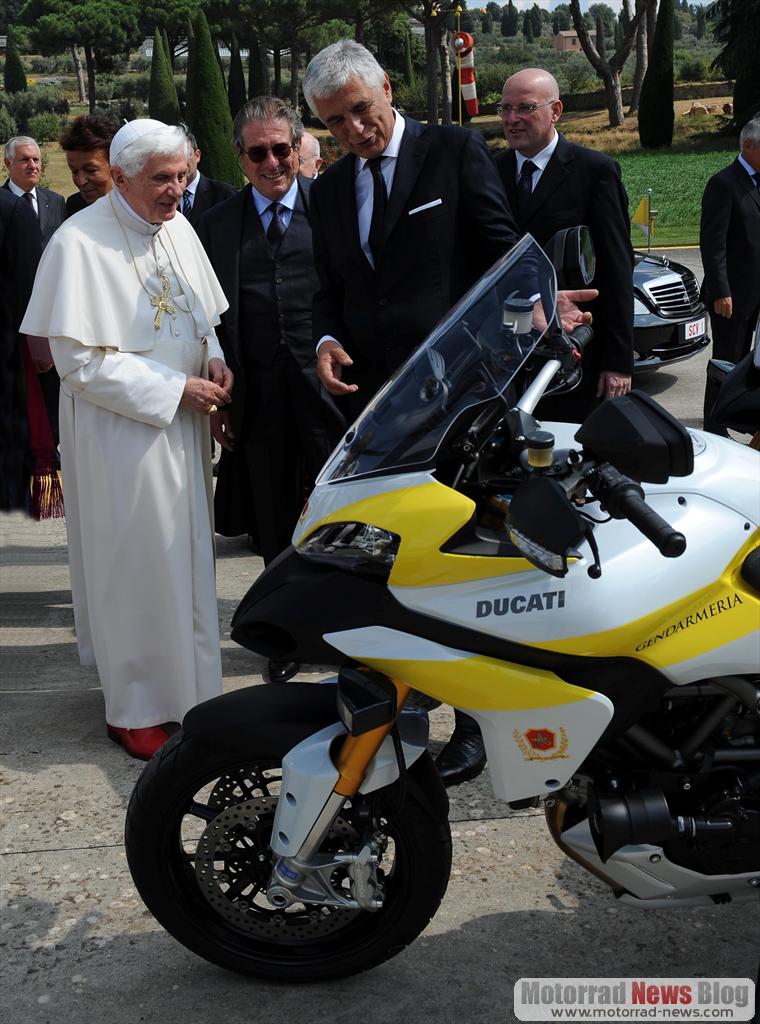 Ducati Multistrada 1200 für päpstliche Eskorte 1 Papst_Bendikt_XVI_Ducati-Multistrada-1