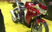 Video thumbnail for youtube video Honda CBR250R 2011: 250er im VFR1200F Dress - Motorrad News Blog