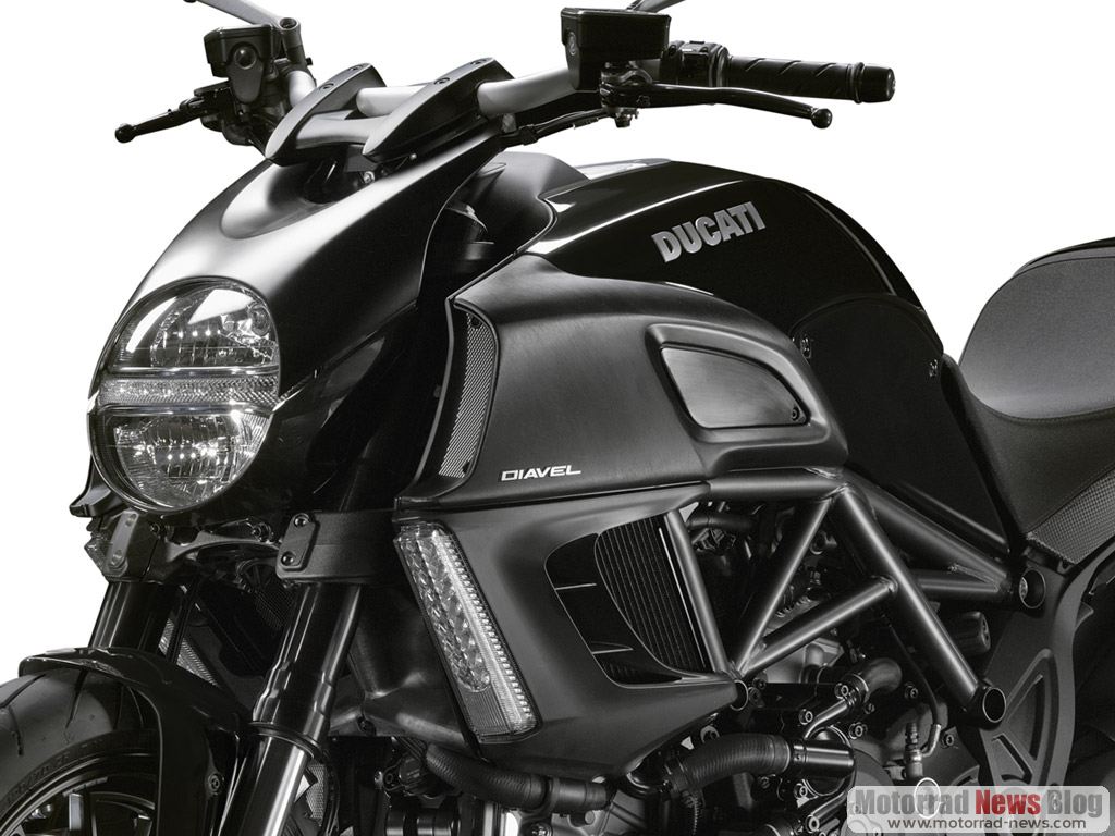 Ducati-Diavel-Diamond-Black (4)