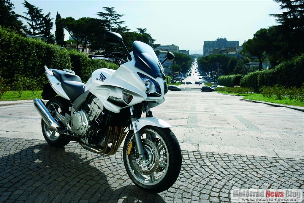 Honda Sonderverkaufsaktion: CBF1000 1.000 Euro günstiger 1 Honda CBF1000 2011 (1)