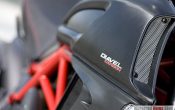 ducati-diavel-carbon-2011-28