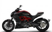 ducati-diavel-carbon-2011-45