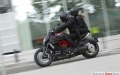 ducati-diavel-carbon-2011-52