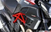 ducati-diavel-carbon-2011-55