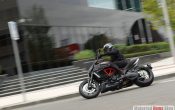 ducati-diavel-carbon-2011-58